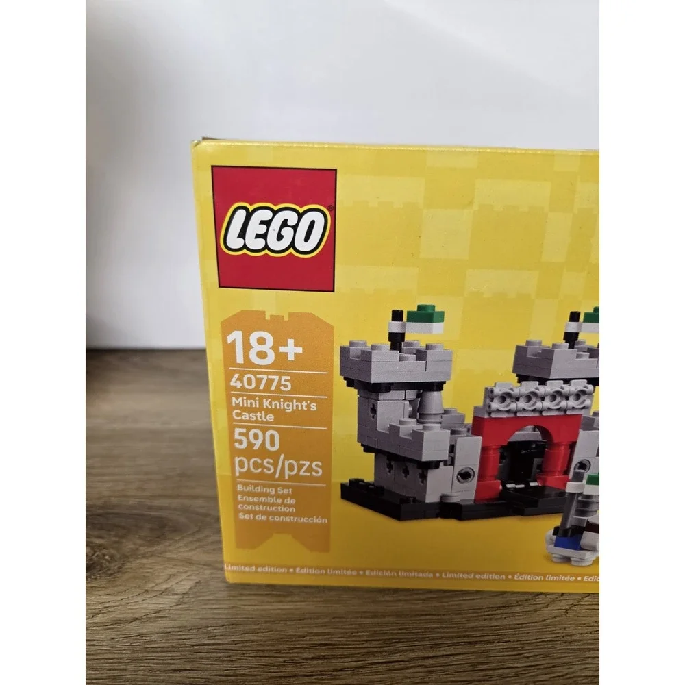 LEGO 40775 Mini Knight's Castle Set NEW November 2025 VIP Insiders GWP